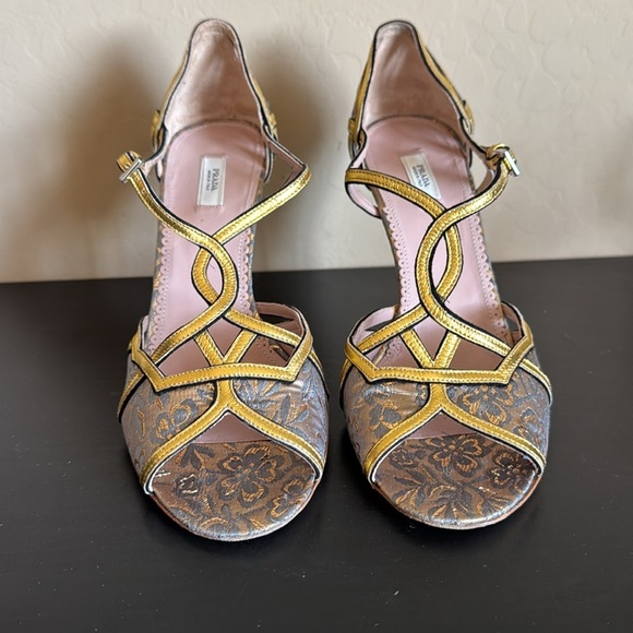 Vintage Prada 4 inch heels. Size 38 1/2. Matelasse + Silk Oro Antico. RARE!!!! - Picture 2 of 16